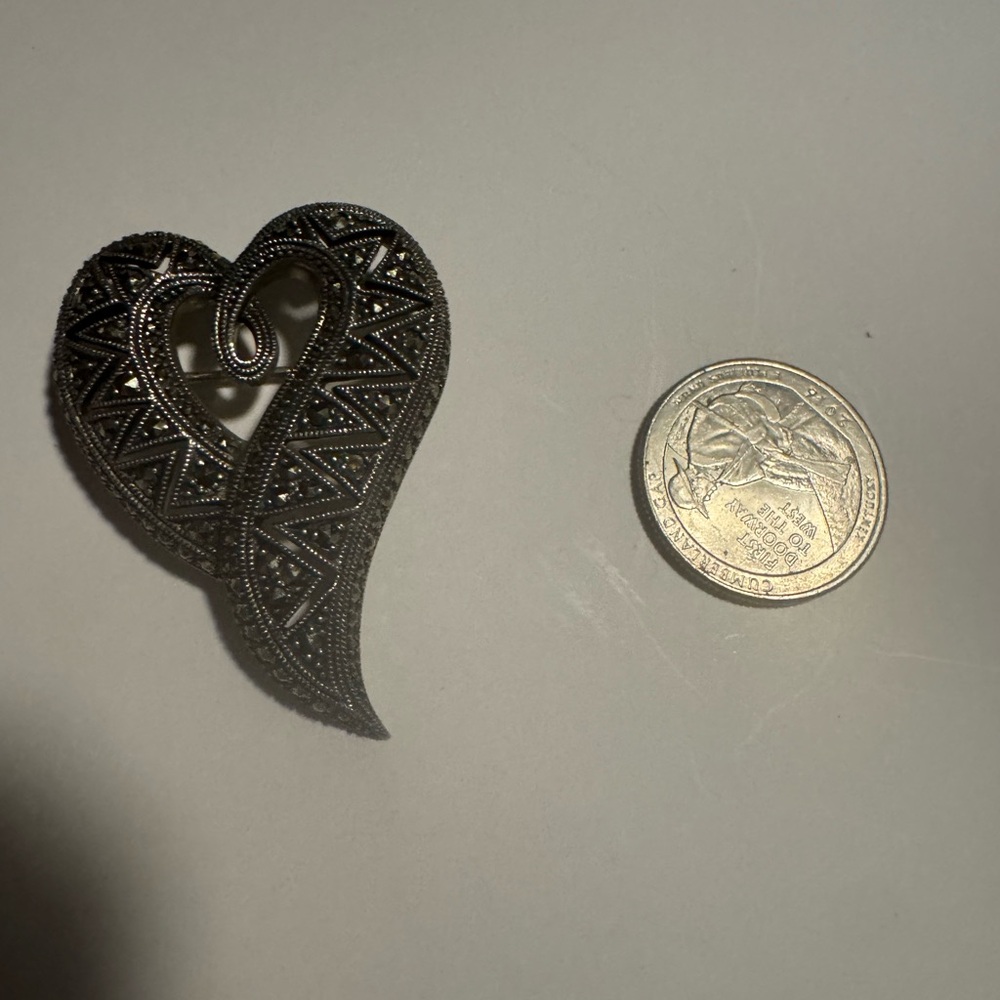 Vintage Sterling Silver Marcasite Open Heart Brooch Pin - Picture 3 of 6